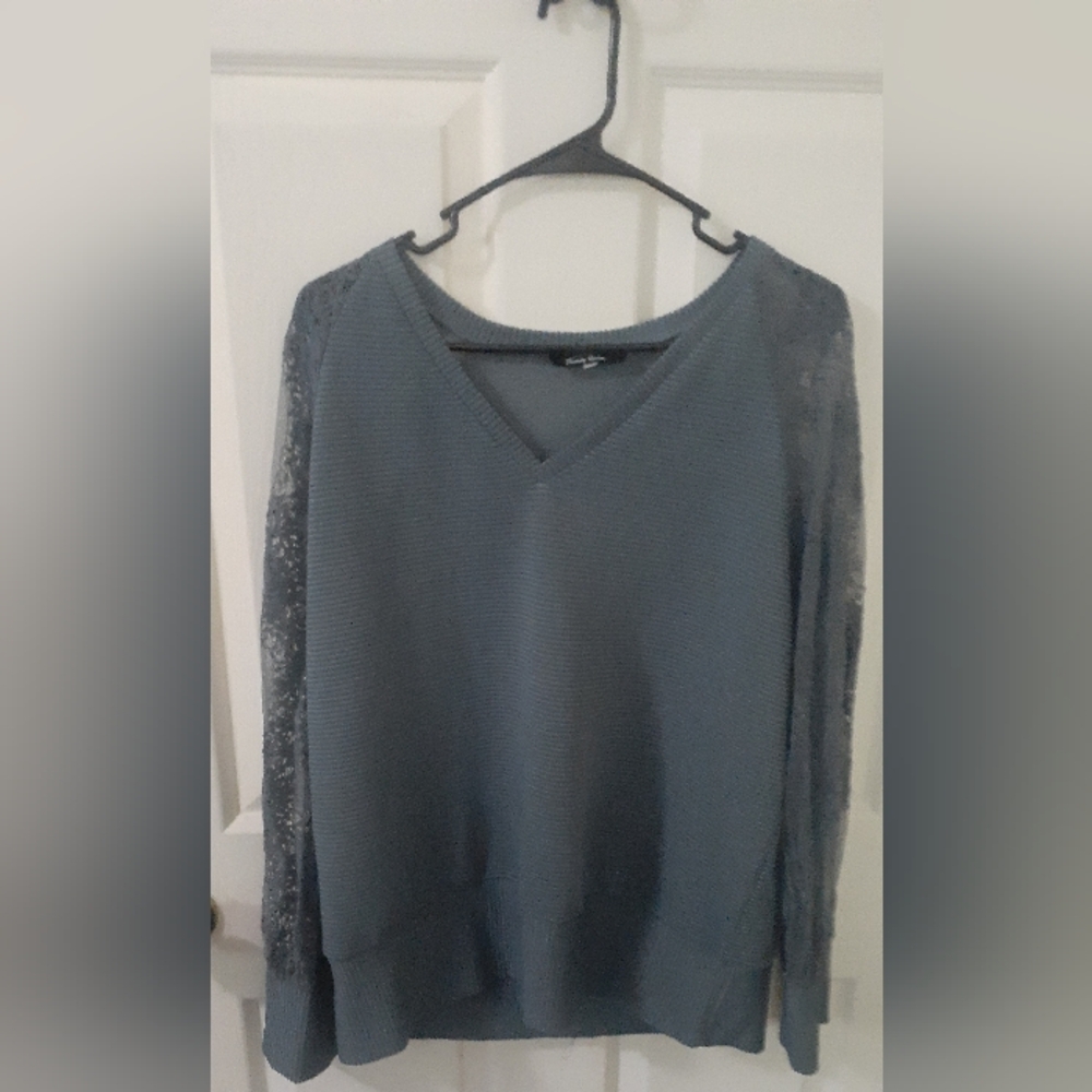 Women's Trendy Queen V Neck Ribbed Blouse With Lace Sleeves
